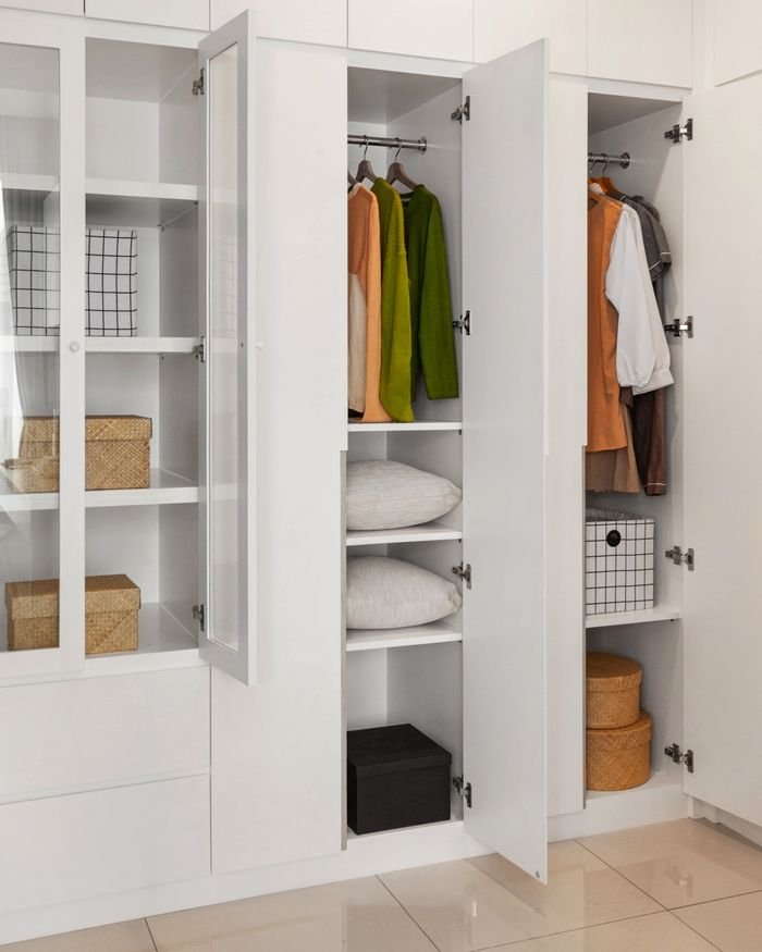 about-us-01 Modern minimalist wardrobe with organized clothes and storage solutions, showcasing a sleek interior design.